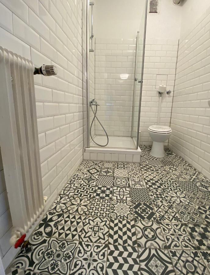 Tm Aparts Dortmund Zewnętrze zdjęcie Bathroom floor tiles