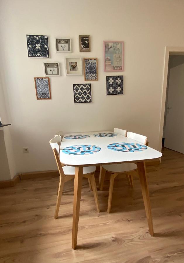 Tm Aparts Dortmund Zewnętrze zdjęcie A dining room table with placemats