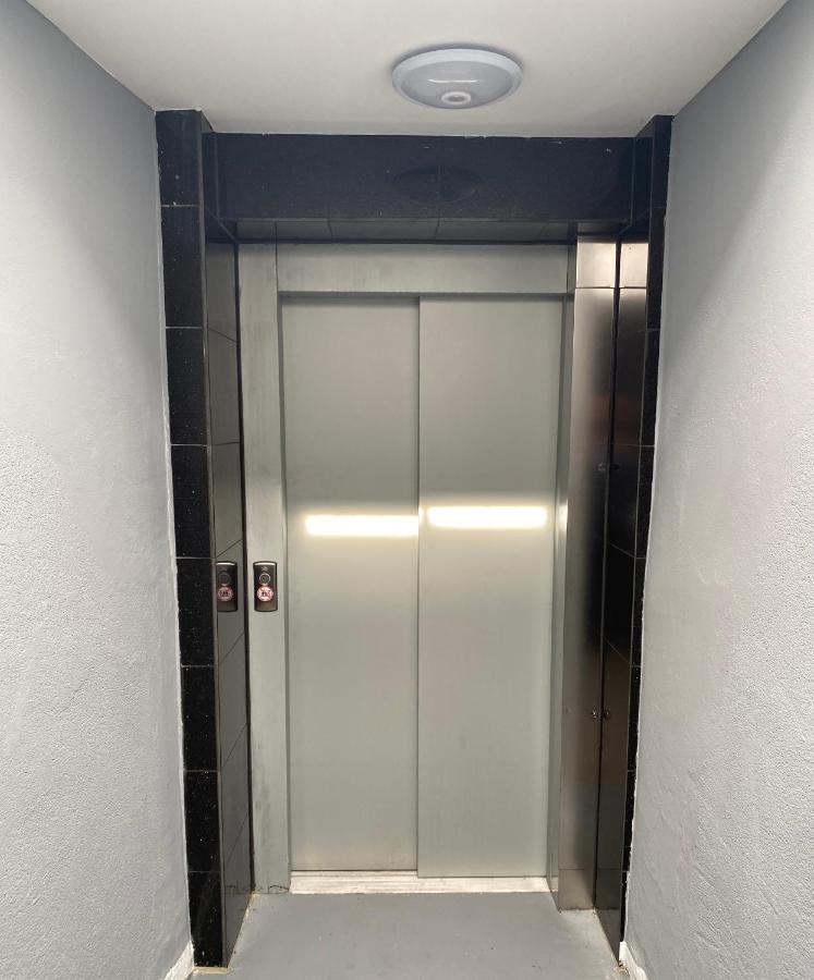 Tm Aparts Dortmund Zewnętrze zdjęcie A typical elevator door