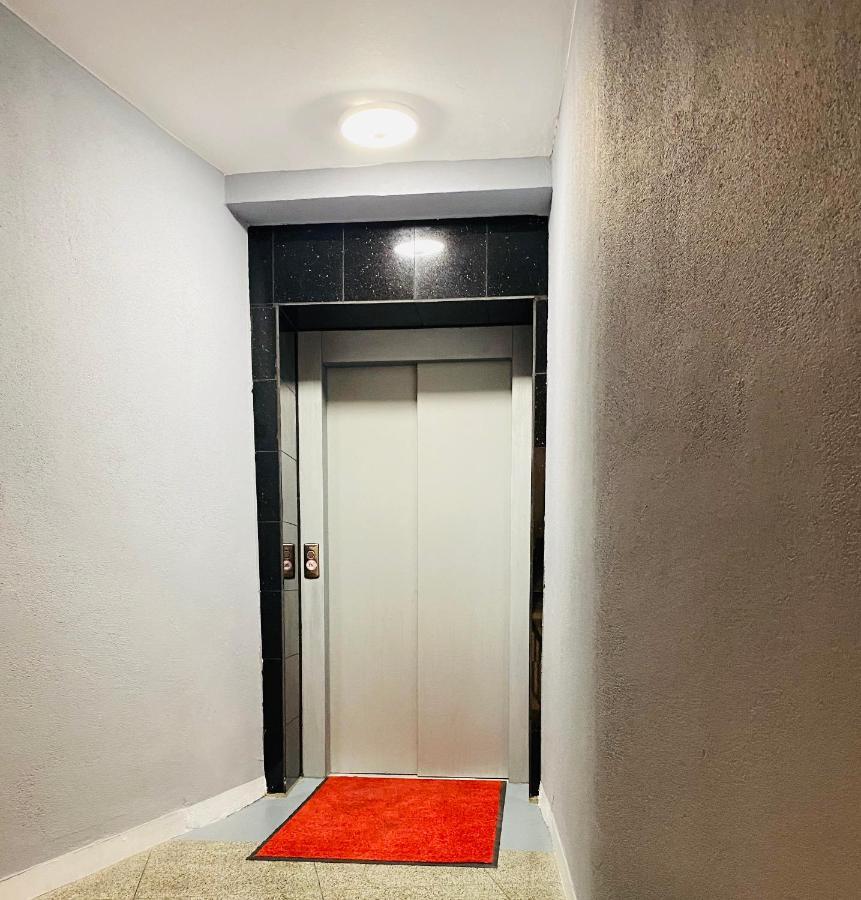 Tm Aparts Dortmund Zewnętrze zdjęcie A typical elevator in a residential building