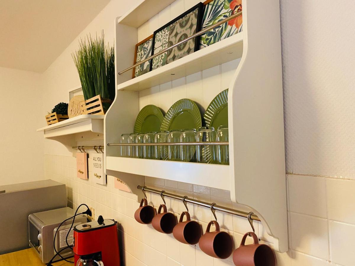 Tm Aparts Dortmund Zewnętrze zdjęcie A wall-mounted plate rack