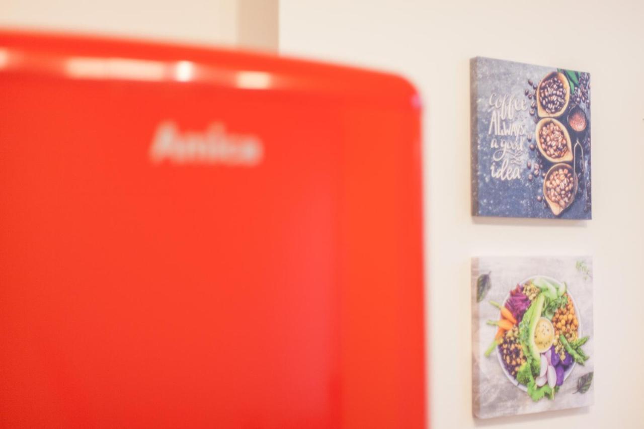 Tm Aparts Dortmund Zewnętrze zdjęcie A Smeg refrigerator